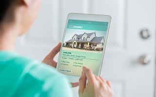 How Should Sellers Price Their Homes to Attract Buyers While Maximizing Value in Texas?